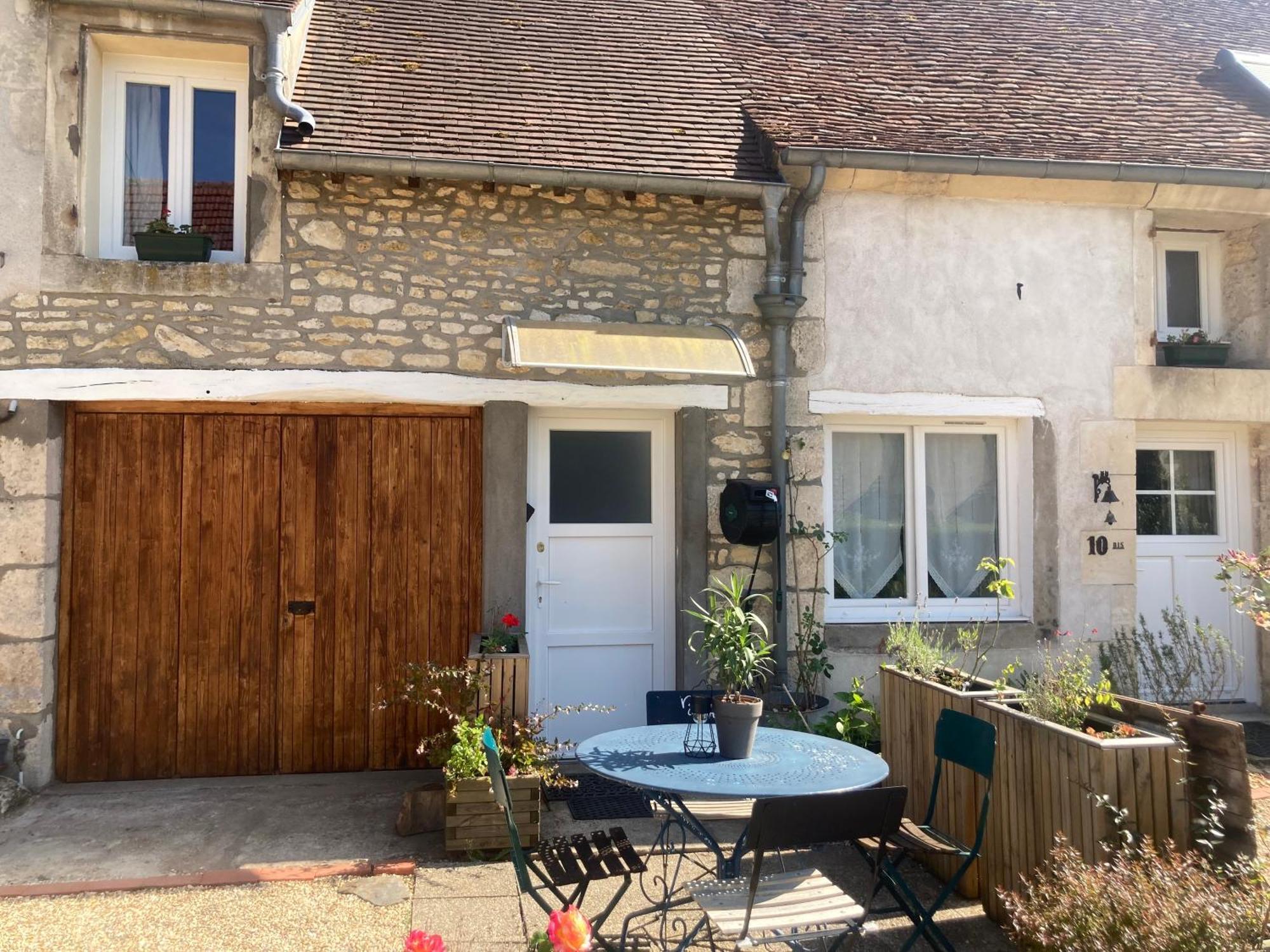 Logis Cote Cour Varennes-les-Narcy Exterior foto